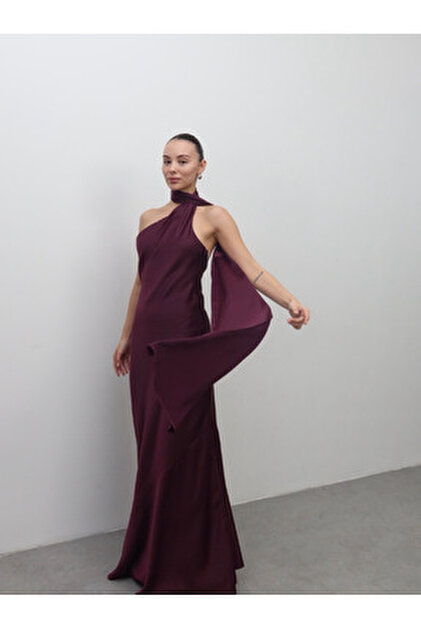 HOLLY LOLLY Sırtı Açık Yırtmaçlı Uzun Emilia Elbise Kırmızı