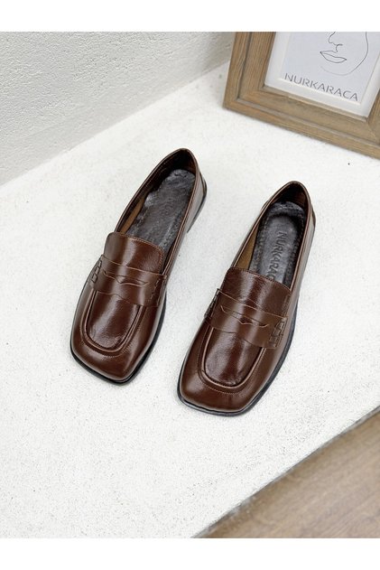 26K740 Rustic Genuine Leather Close Toe Flat Sole Loafer Shoes for Women