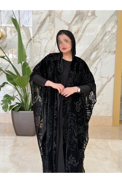 الحجاب الانيق عباية مخمل فراشة