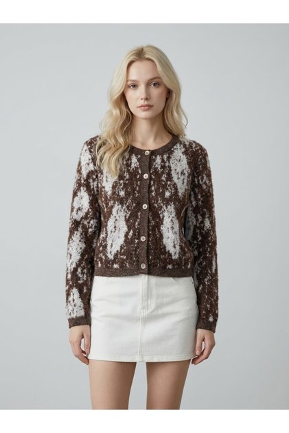 Women's Soft Textured Patterned Buttoned Crop Knit Cardigan