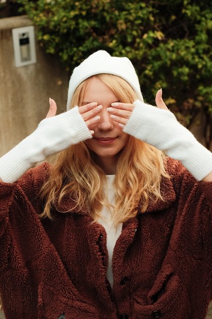Women's Knitwear Beanie and Gloves Two-Piece Set White 26W5005