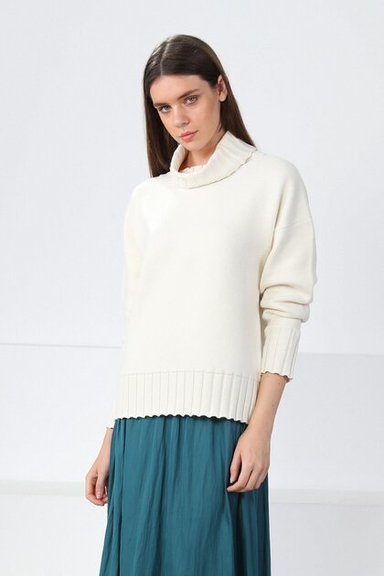 Ecru Turtleneck Cashmere Long Sleeve Women's Knitwear Sweater