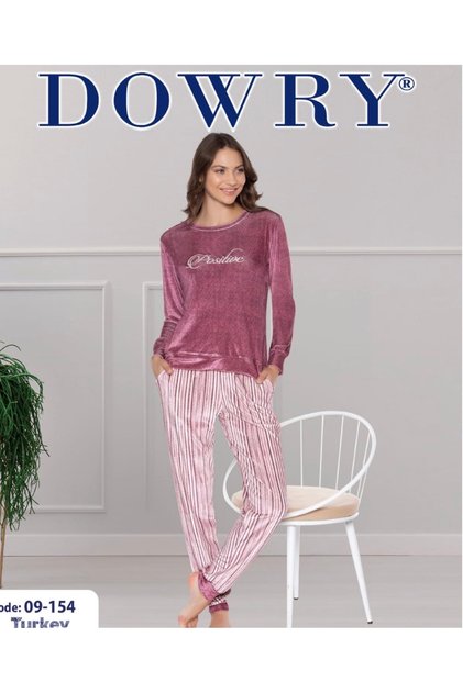 Velvet Women's Stylish Pajama Set