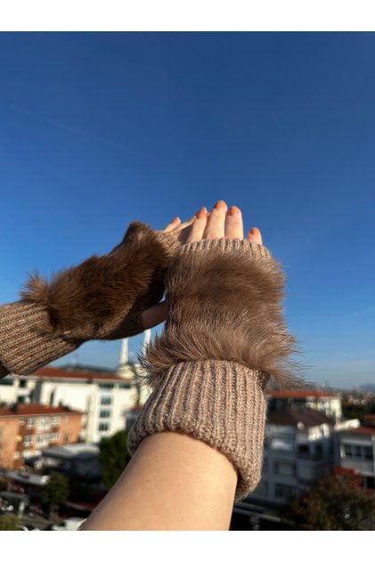 Women's Plush Detailed Half-Finger Winter Gloves – Warm and Stylish Design