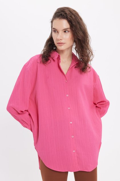 Kadın Oversize Geniş Kesim Bürümcük Pens Detaylı Uzun Kollu Dokulu Pembe Gömlek
