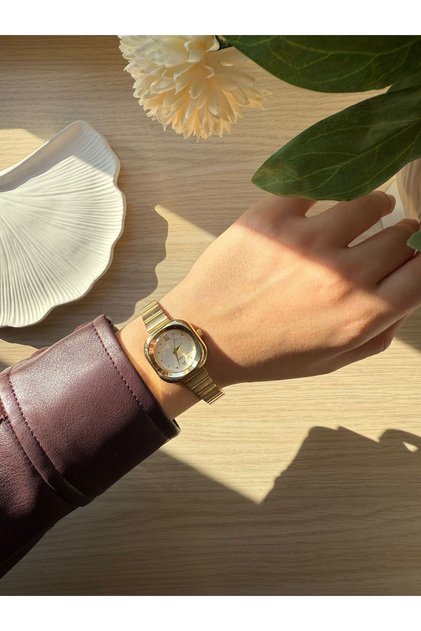 Retro Large Dial Metal Cord Vintage Women Wrist Watch
