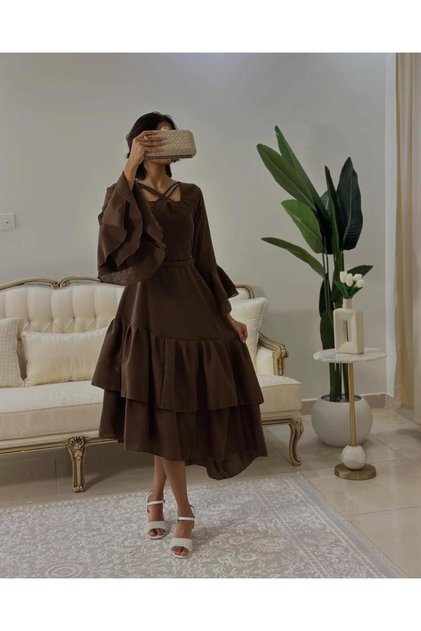 6238- فستان بني بطبقات أنيقة ولمسة أنثوية