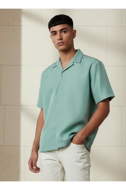 Men Regular Fit Camp Collar Textured Short Sleeves Shirt
