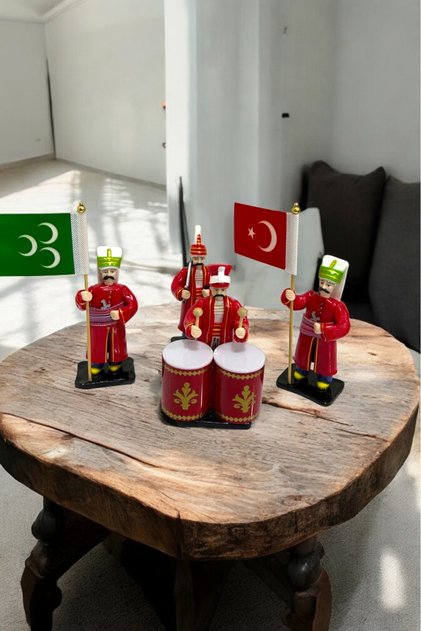 Yeniçeri 4’lü Biblo Seti – Bayraklı, Kılıçlı, Büyük Davullu – Otantik Osmanlı Dekor Seti