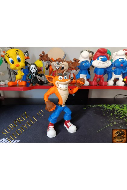 / Crash Bandicoot / Figür