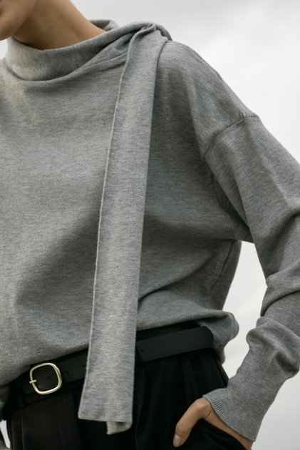 Thin Knitted Sweater with Ribbon