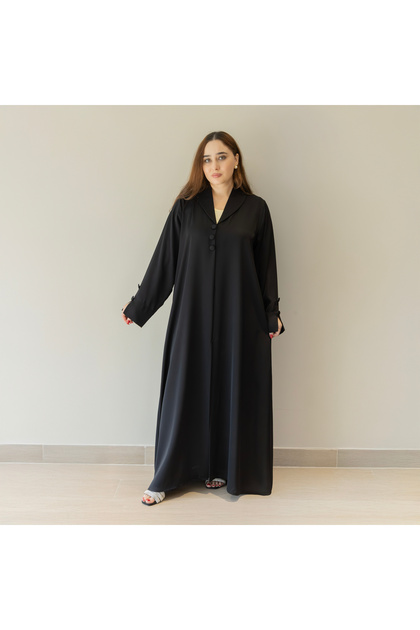عباية سوداء نسائية - ياقة شال مزينة بأزرار