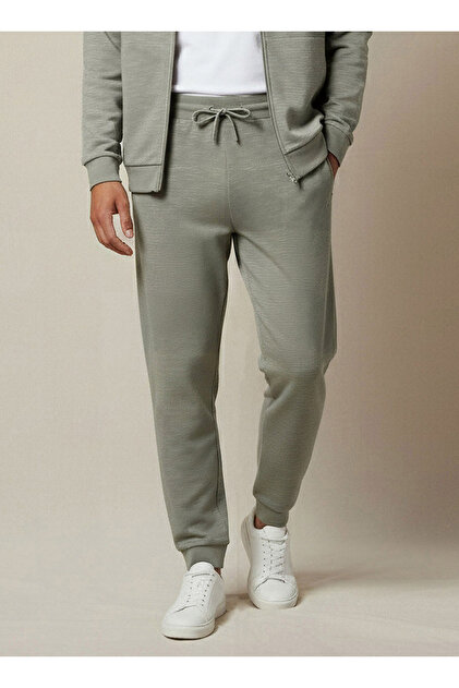 Men Non Stretchable Joggers