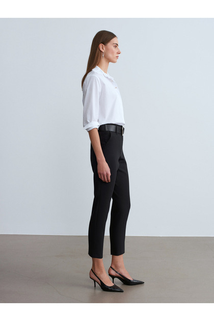 72229 Belted Skinny Leg Pants