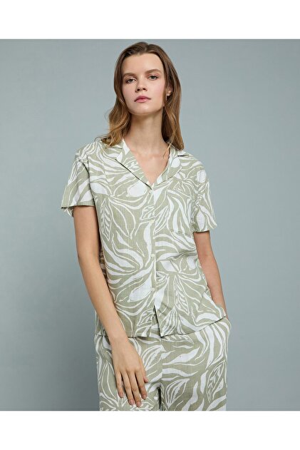 Patterned Shirt With Lapel Collar And Short Sleeves
