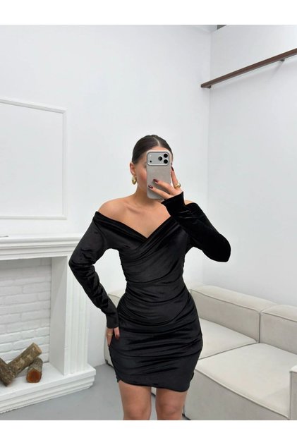 Winter Madonna Collar Side Gather Detailed Asymmetrical Cut Stylish Elegant Mini Velvet Dress