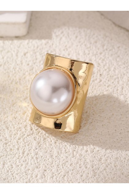 Round Faux Pearl Embellished Ring