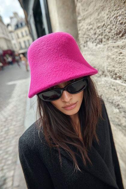 Woman Timeless Felt Bucket Bag