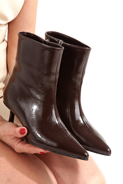 PAYZİN Brown Wrinkled Patent Leather Zippered Pointed Ankle Boots