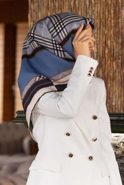 100% Twill Silk Plaid Patterned Indigo Colored 90X90 Scarf Sewing Shape: Hand Sewing