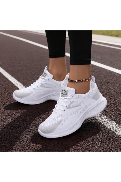 White Sports Shoes for Women Are Suitable for Outdoor, Versatile, and Breathable.