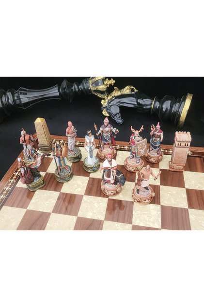 Kadeş Savaşı – Mısır ve Hitit El Yapımı Satranç Takımı, İsim Yazılabilir Kadife Kutulu ve Deri Tahtalı, Şah 11 cm