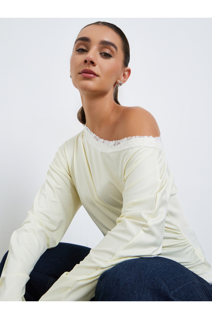 Women Lace Trim Asymmetric Neck T-Shirt