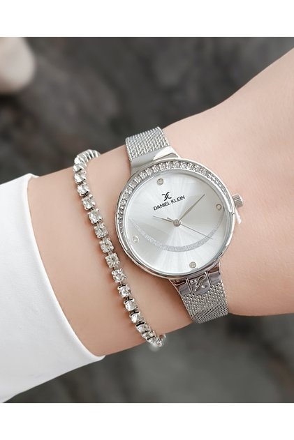 Metallic Women's Wristwatch