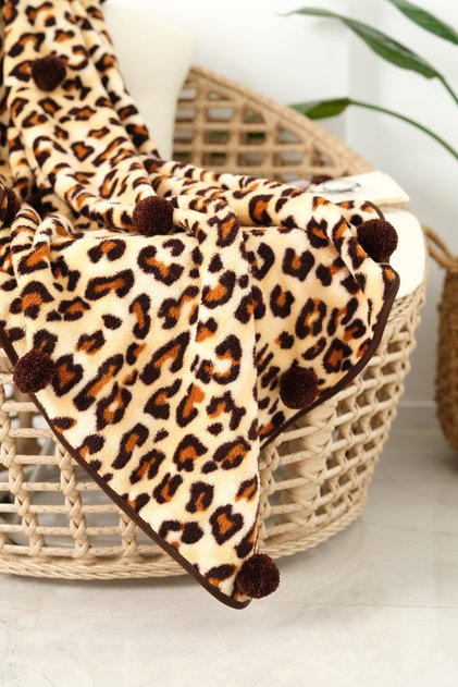 Extra Soft Wellsoft Tv Blanket with Pompoms | Seat Blanket