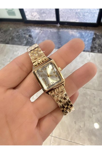 ساعة يد نسائية بأرقام رومانية مربعة