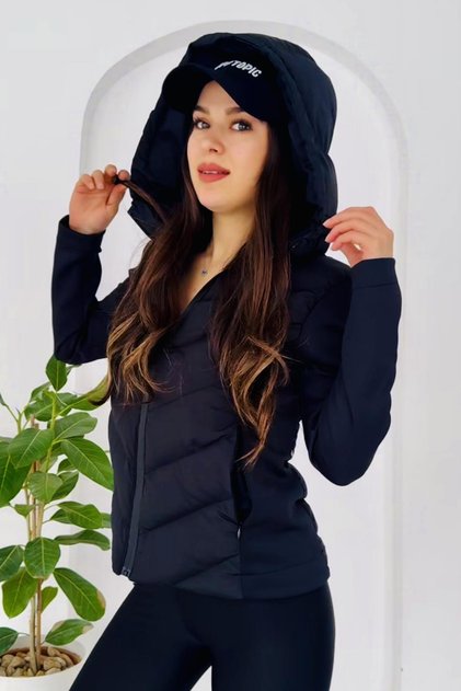 Geacă pufă neagră cu glugă și mâneci softshell pentru femei ZR