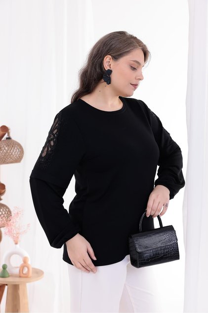 Plus Size Blouse with Floral Detail on the Shoulders and Elasticated Sleeves
