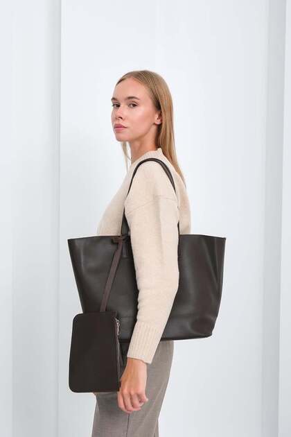 Carrie Wallet Shoulder Bag Bitter Brown