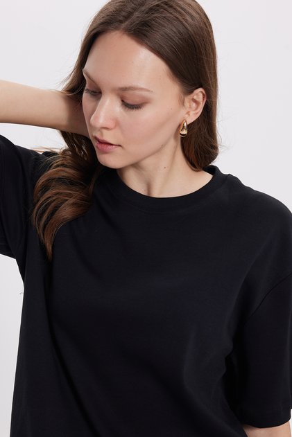 Women's Oversize Wide Cut 100% Cotton Soft Textured Basic Crew Neck Black T-Shirt Blouse