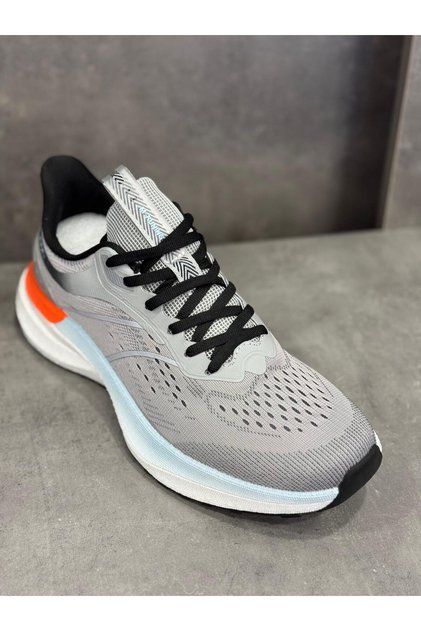 Light daily sport shoes