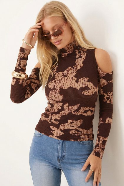 Women's Coffee-Beige Turtleneck Off-Shoulder Long Sleeve Blouse Arm-26K001061