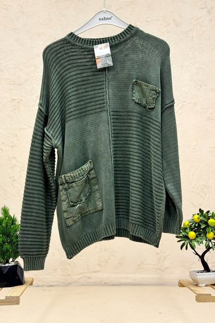 Pocketed crew neck self-striped organic sweater