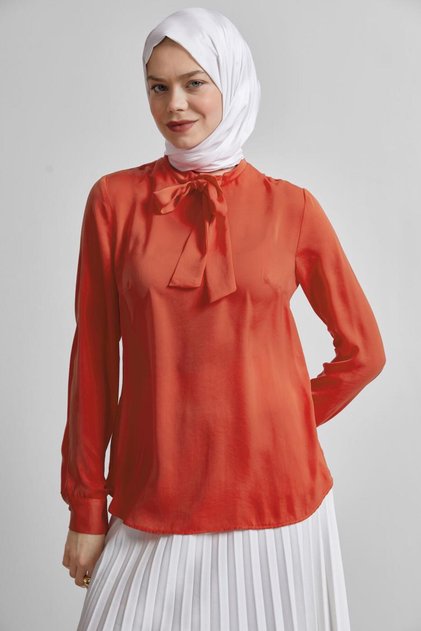 Bluz with Tie-Up Detail on the Collar 45395