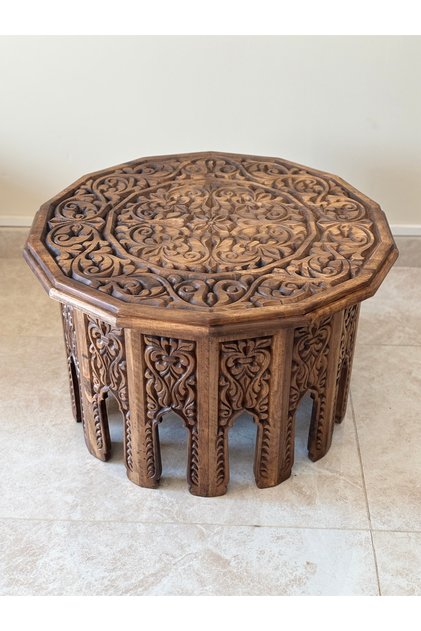 Maraş El Oyma Ceviz Ahşap Orta Sehpa – 73x73x47 cm Klasik Desenli El Yapımı Sehpa Natural