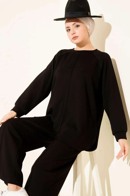 Siyah Oversize Sweatshirt Ve Geniş Paça Pantolon Kombin Takım