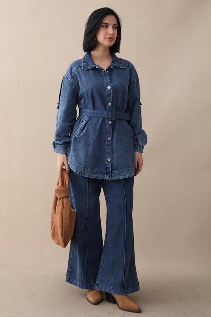 Costum din denim albastru cu centură și epoleți