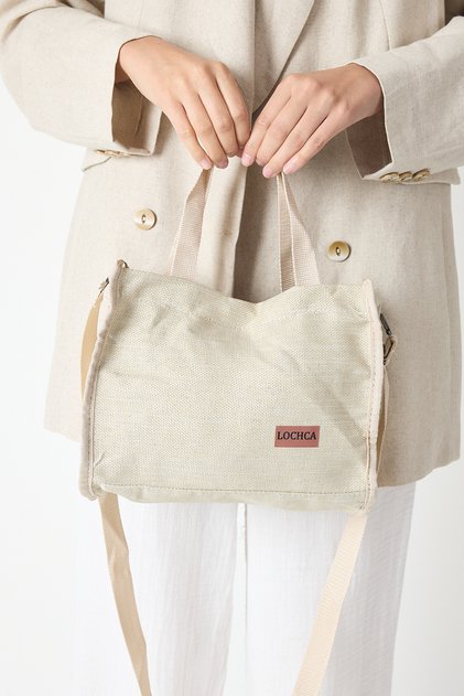 Cremefarbene Damen-Umhängetasche im Stroh-Look mit Riemen
