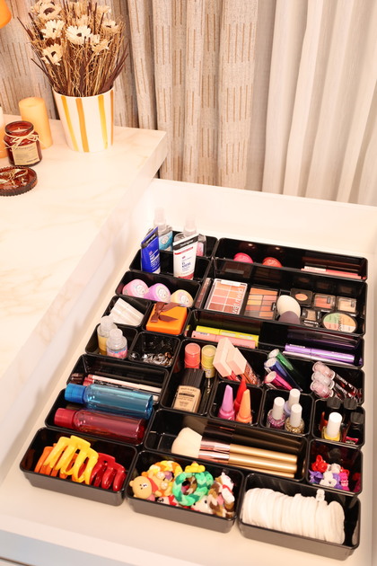 Glossy Black (Piano Black) 24 Piece Makeup Jewelry Clasp Organizer Hard Plastic Organizer