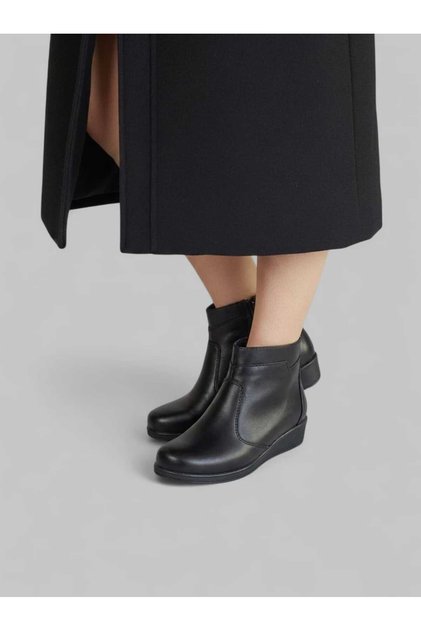 Women's Black Zippered Fur Lined Boots