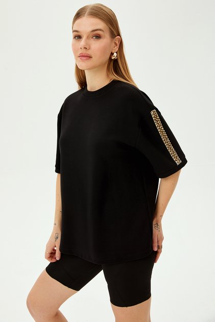 Pearl Embroidered Low Sleeve Regular Knitted T-Shirt
