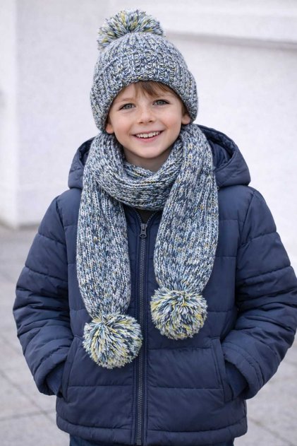 Set eșarfă cu pompon