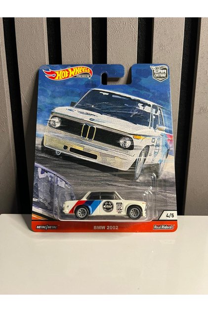 HotWheels Bmw 2002 Premium Özel Seri Model Araba (Beyaz)