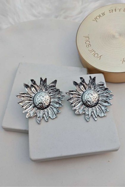 Daisy Silver Color Women's Earrings (4.5 cm Diameter)