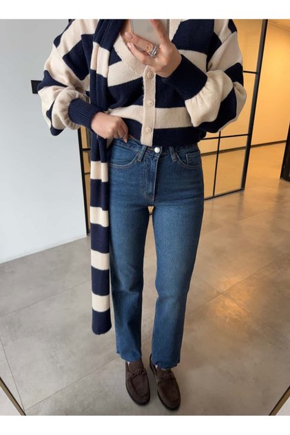 Blue Washed Cut-Out Legs Boy-Fit Alba Jean
