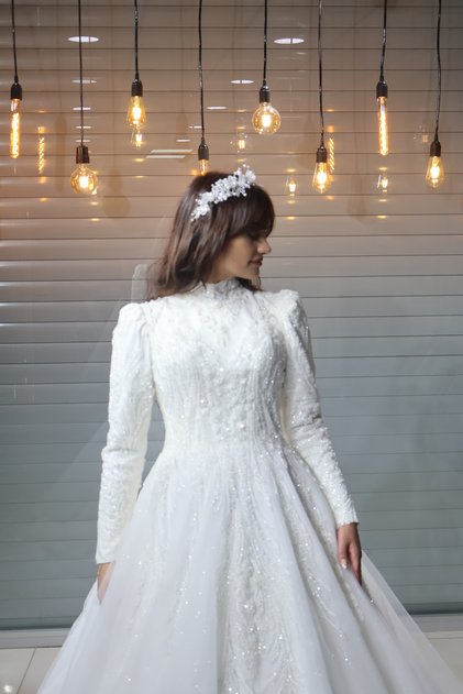almila gelinlik